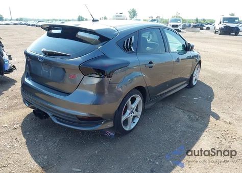 2018 Ford Focus St z USA, uszkodzony, nr VIN 1FADP3L93JL312893